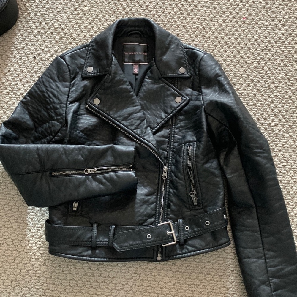Victoria’s Secret FAUX Leather Moto Jacket XS
Pebbled Black